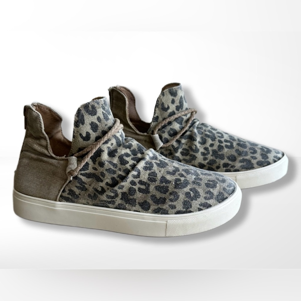 Women’s VERY G Buckle Brand Survivor Leopard Print Back Zip Sneaker Boot Sz:8